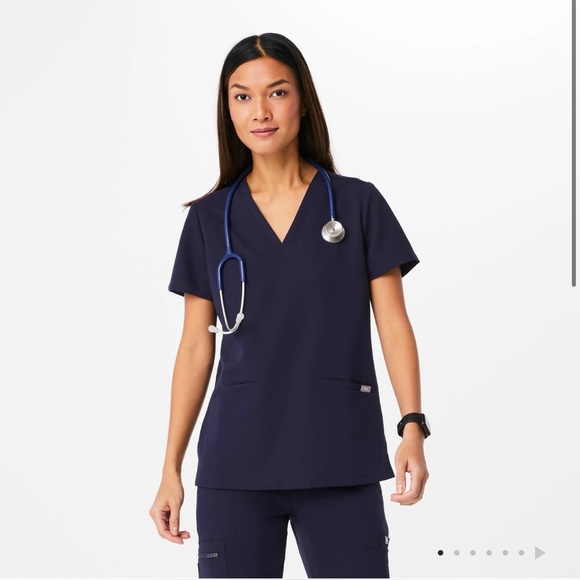 Casma Three-Pocket Scrub Top™ Navy Size XL - Picture 1 of 12